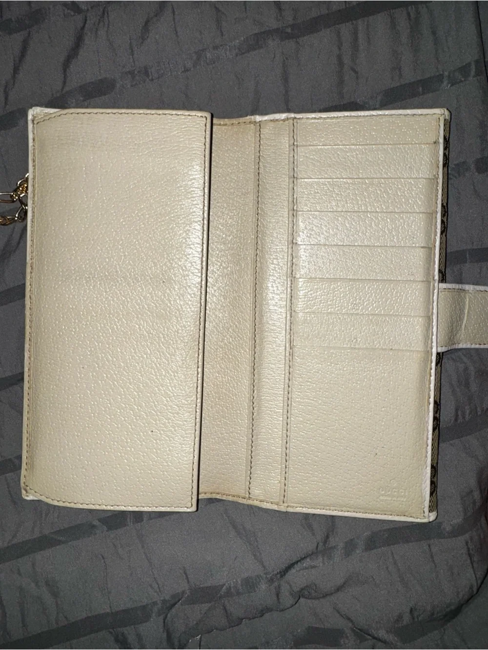 Gucci Beige GG Canvas Crossbody Bag with Green-Red Bow and Gold Chain - Picture 5 of 13